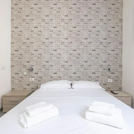 Vg Piazza Navona 5 Stelle Montecitorio