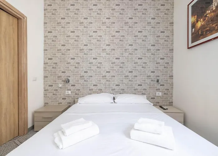 Vg Piazza Navona 5 Stelle Montecitorio